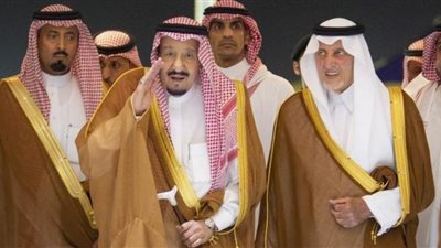 خادم الحرمين الشريفين يصل إلى جدة