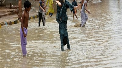 مقتل 6 أشخاص بسبب الأمطار الغزيرة في كراتشي الباكستانية 