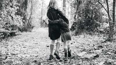 5 نصائح هامة للتعامل مع أختك الصغرى