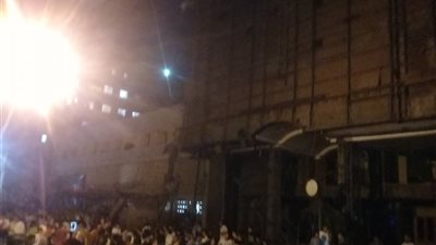 السيطرة على الحريق أمام معهد الأورام نتيجة لتصادم سيارتين