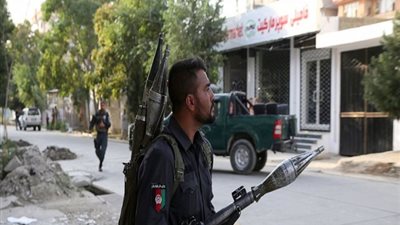 مسئول أفغاني: شرطي يفتح النار على زملائه ويقتل 7