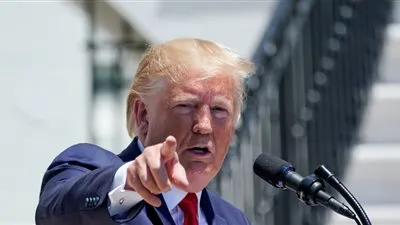 ظريف: شخصيتان تريدان دخول ترامب في حرب مع إيران