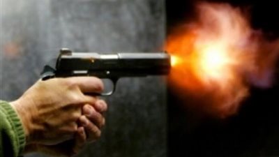 إصابة حار عقار بطلق ناري في الوجه علي يد 