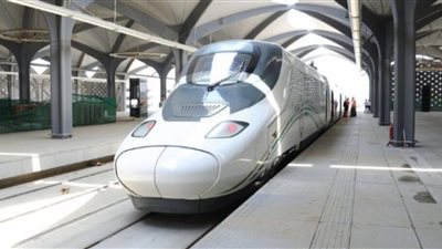 وزير النقل يستقبل أول الوفود القادمة على قطار الحرمين السريع