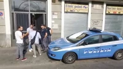 بثلاث طعنات في الرقبة.. مقتل مصري أمام منزله في إيطاليا