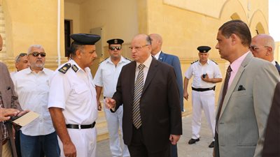 محافظ القاهرة يتفقد مشروع روضة السيدة زينب (صور)