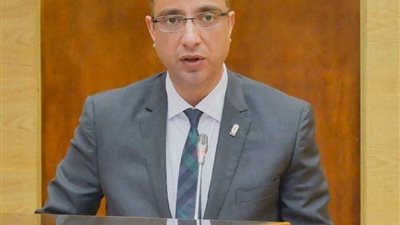 محافظ سوهاج يوجه بسداد ديون مواطن ومنحة قرض فورًا