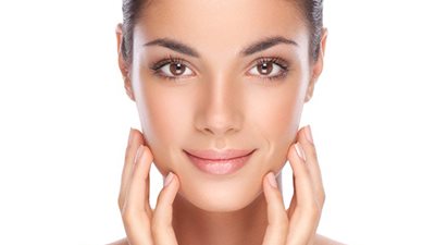 خلطات ترطيب الوجه في المنزل