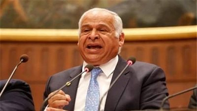 فرج عامر يعلن انتقال نجم الأهلي إلى سموحة