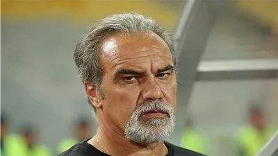 لاسارتي يعقد محاضرة فنية قبل انطلاق مران الأهلي