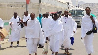 ضيوف الرحمن يتوافدون إلى منى لقضاء يوم التروية