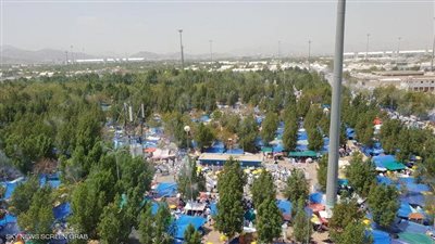 رذاذ الماء يبرّد على الحجاج حرارة عرفات (صور)