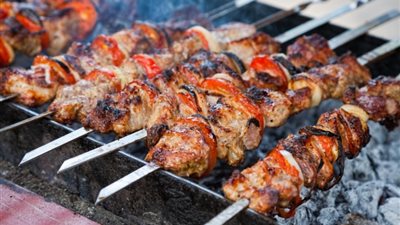 قبل شوي لحمة العيد.. خطوات تنظيف شواية الفحم بكل سهولة 