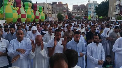 آلاف المصلين يؤدون صلاة عيد الأضحى بساحة الهدى في السويس (صور)