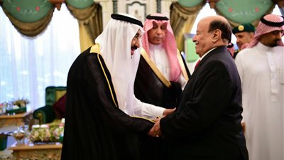 هادي يثني على موقف السعودية الرافض للمساس بوحدة اليمن