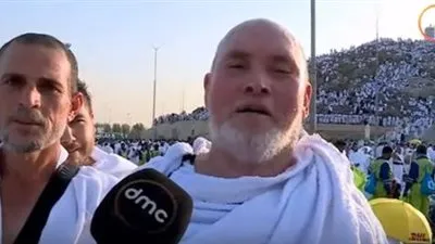 من جبل عرفات.. حجاج مصريون يدعون لمصر والرئيس والجيش (فيديو)