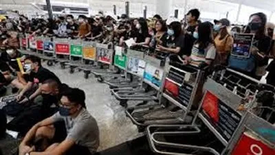 زعيمة هونج كونج: الاحتجاجات تطلق الذعر والفوضى فى المدينة