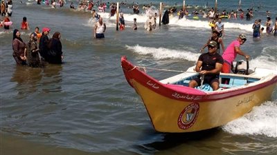 إنقاذ حياة 28 مصطافًا من الموت غرقًا في دمياط 