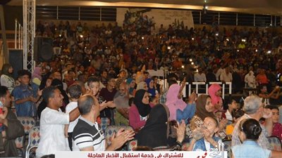 محافظ البحر الأحمر يشهد مسرحية 