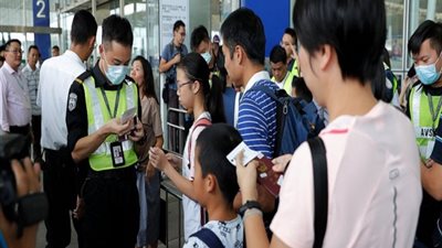 شرطة هونج كونج تعتقل 5 أشخاص في أحداث شغب المطار