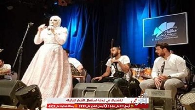 رنا سماحة وياسمين نيازي وأحمد حسن راؤول أوائل حضور حفل نداء شرارة