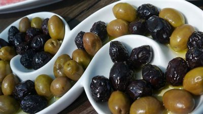 تحذيرات من تناول الزيتون المخلل