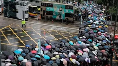 خروج مسيرة للمعلمين لدعم للمتظاهرين في هونج كونج