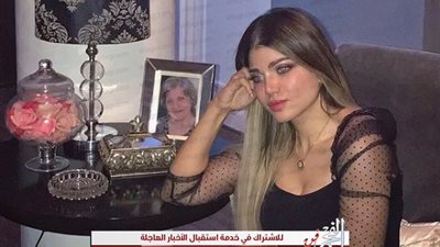 شاهد.. ياسمين الخطيب ووالدتها.. والجمهور: 