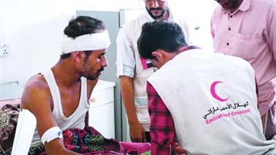 الهلال الأحمر الإماراتي تنثر أفراح العيد في اليمن