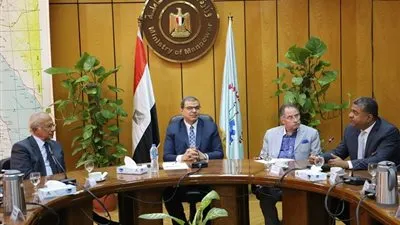 وزير القوي العاملة يبحث سبل تطوير مهارات العمال مع غرفة تكنولوجيا المعلومات 