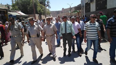 رفع 439 مخالفة بحملة لإزالة الإشغالات في إهناسيا ببني سويف.. والمحافظ يشدد على تطبيق القانون (صور)