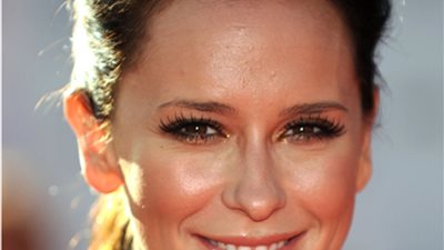 تعرفي على أغرب حيل النجمات الجمالية 