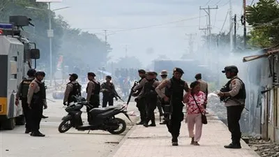 إندونيسيا تعتقل 34 شخصاً وتحجب الإنترنت في بابوا للحد من الاحتجاجات