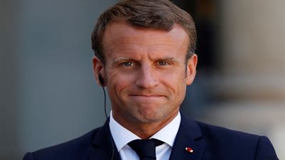 ماكرون يلتقي وزير الخارجية الإيراني عشية مجموعة السبع