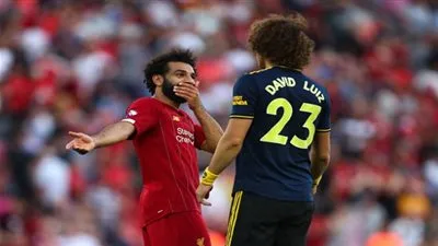 ماذا قال محمد صلاح لديفيد لويز في مباراة ليفربول وأرسنال