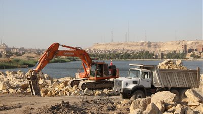 الآثار تحيي 