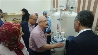 نائب رئيس جامعة المنصورة يتفقد الوحدات والمعامل البحثية بكلية الصيدلة