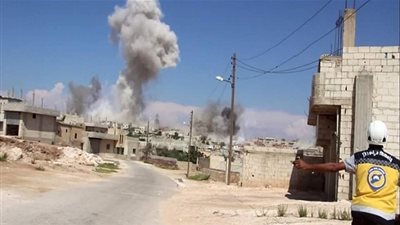 ثلاث قتلى وأكثر من 20 جريحاً  في غارات جوية على ريفي حماة وإدلب