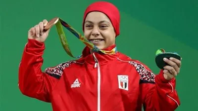 سارة سمير.. أصغر بطلة مصرية في عالم رفع الأثقال وسط سجل حافل بالميداليات 
