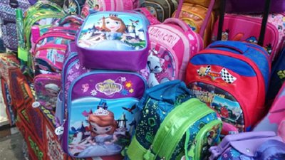 بسبب هبوط الدولار.. تراجع في أسعار الحقائب المدرسية والأسعار تبدء من 75 جنيه