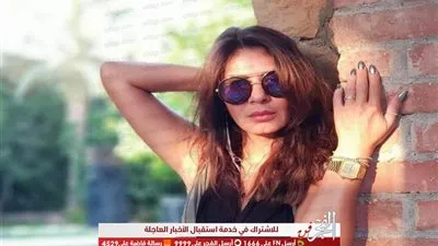 على غرار رانيا يوسف.. نجلاء بدر بفستان أزرق مثير (صورة)