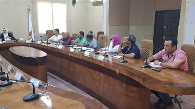 نائب محافظ الوادي الجديد تناقش خطة توزيع المهام والاستعداد لتنظيم المهرجان الدولي للتمور