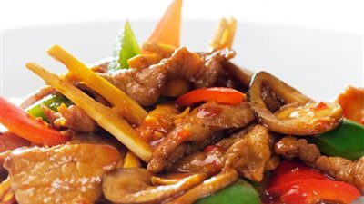 طريقة تحضير شرائح اللحم الحارة مع الخضار والعسل