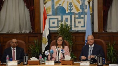 محافظ القاهرة: إنشاء مراكز مميكنة بالأحياء لمساعدة الدولة في مكافحة الفساد (صور)