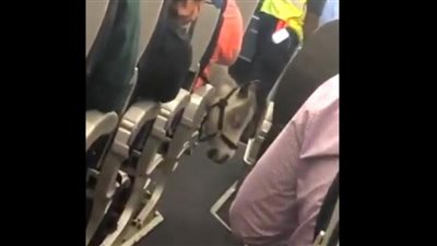 ركاب طائرة أمريكية يفاجئون بـ