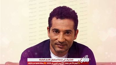 على طريقة محمد رمضان عمرو سعد يتخلى عن ملابسه