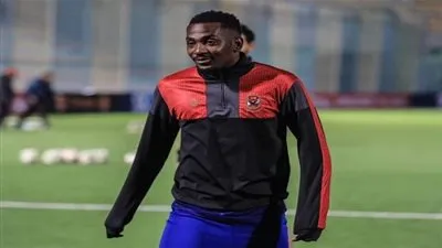 المهاجم الإفريقي يهدد بقاء أجايي مع الأهلي 