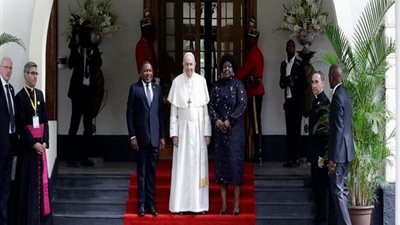 البابا فرانسيس يحمل رسالة السلام إلى موزمبيق