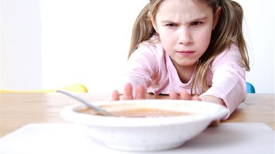 4 علامات تدل على أن طفلك يعاني من اضطرابات الأكل 