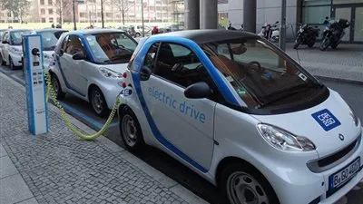 وزارة قطاع الأعمال تبحث عن التعاون مع الصين في إنتاج السيارات الكهربائية